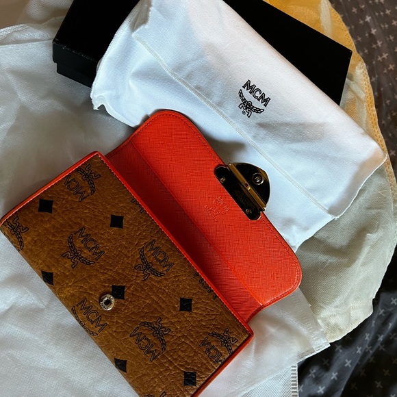 MCM Wallet - Picture 3 of 4